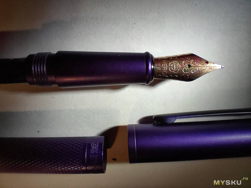 Перьевая ручка(и) и некоторое количество чернил.