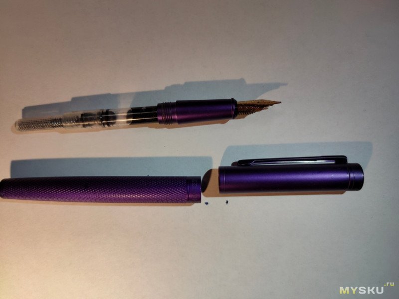 Перьевая ручка(и) и некоторое количество чернил.