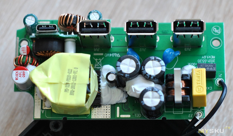Сетевой фильтр (удлинитель) Harper UCH-650 Black: 8 розеток, кабель 5 метров, USB и PD