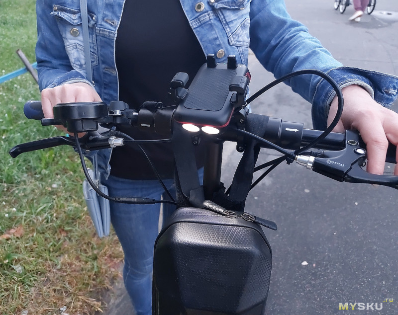 Велосипедный держатель смартфона с фарой и музыкой UPPEL M208