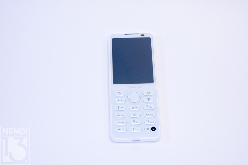 Обзор смартфона Qin F21 Pro. Кому нужен смартфон с кнопками в 2022 году?