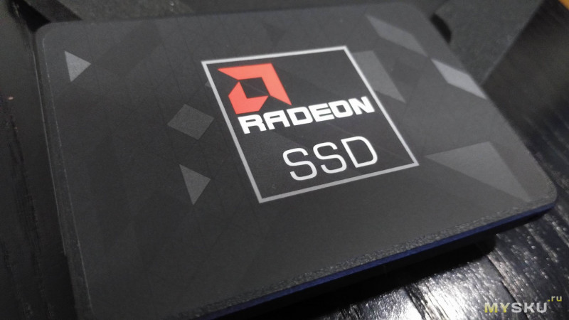 SSD накопитель AMD Radeon R5SL емкостью 120 Гб