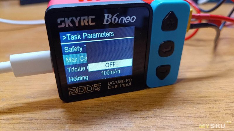 Компактное универсальное зарядное устройство SKYRC B6neo