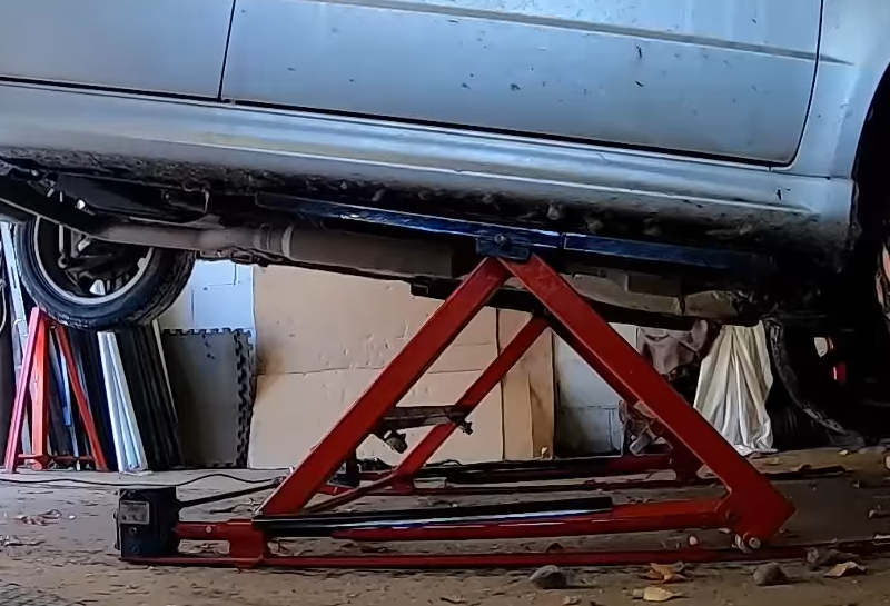 Ремонт авто в гараже без ямы