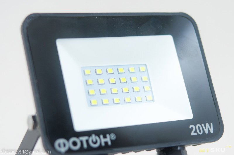 Обзор светодиодного прожектора ФОТОН на 20Вт с датчиком движения и защитой IP44