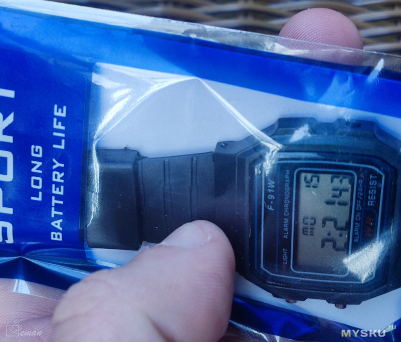 Самая дешевая пластиковая копия часов Casio F-91W. Конечно, плохо, но насколько?