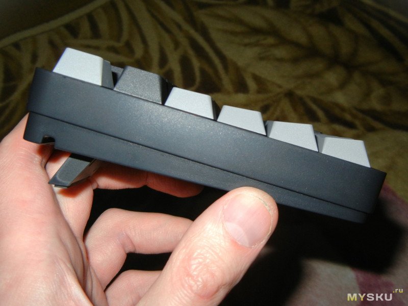 Механическая клавиатура KU103 от UGREEN, на 108 PBT клавиш "по классике" с подсветкой
