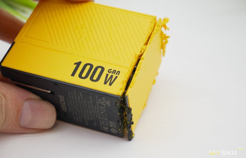 Небольшой фотоотчет зарядного устройства Wekome GaN 100W: не заработал из коробки